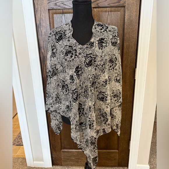 100% Silk Floral Poncho Wrap Black Ivory Whimsigoth - Picture 10 of 13